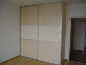 Klasická vestavěná skříň - Impress Pacov