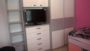 Vestavěná skříň s prostorem na TV - Impress Pacov